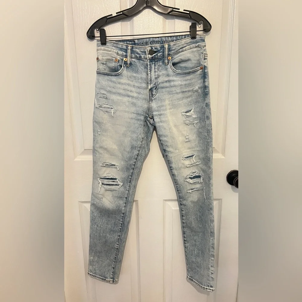 AMERICAN EAGLE Men’s Light Wash Distressed AIRFLEX + TEMP TECH Jeans Size 28x30